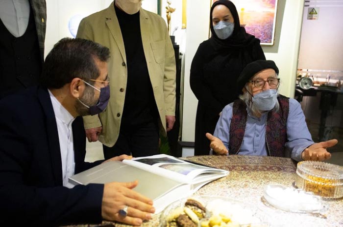 Minister of Culture meets The Painter of Paradise